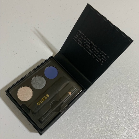 Guess ‘Smokey’ Eye Mini Look Book Makeup Set-New - Picture 7 of 9